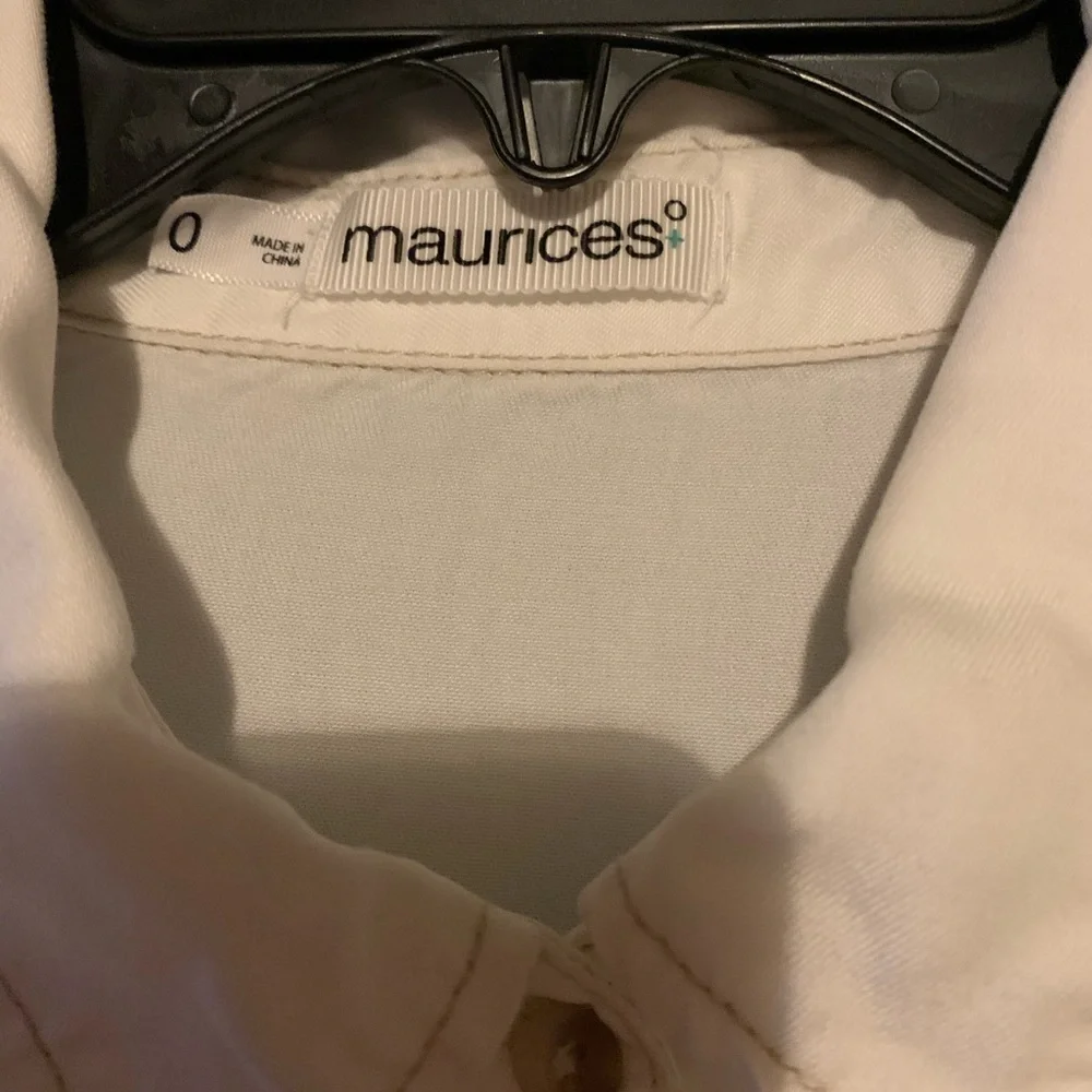 Maurices Button Down Shirt    Size 0 - Picture 4 of 8